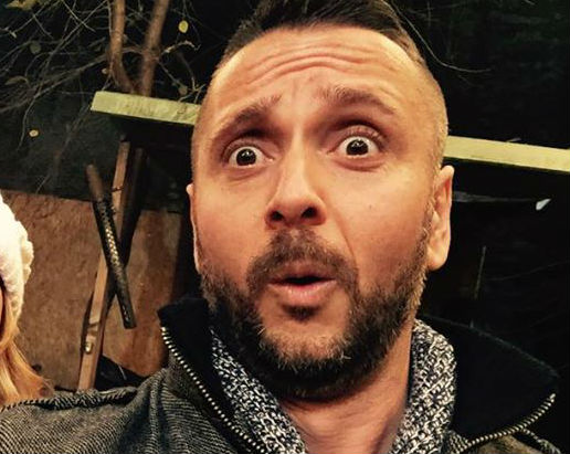 Engedéllyel whiskyzik munkahelyén Majka Engedéllyel whiskyzik munkahelyén Majka