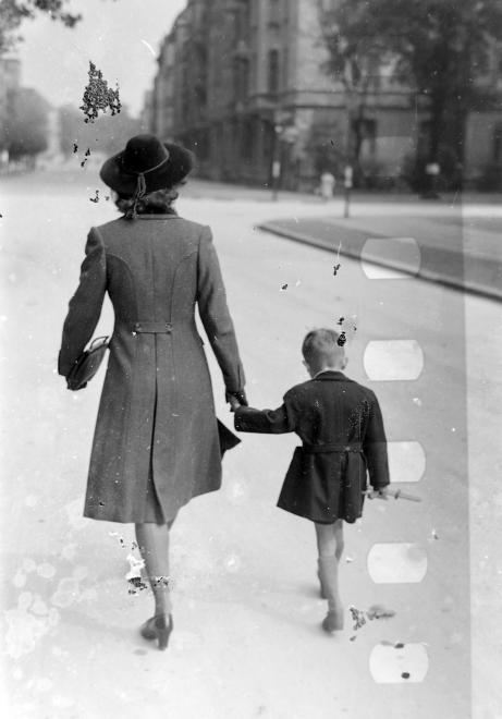 15 magyar utcaidivat-fotó a negyvenes évekből