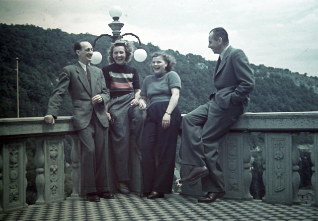 15 magyar utcaidivat-fotó a negyvenes évekből