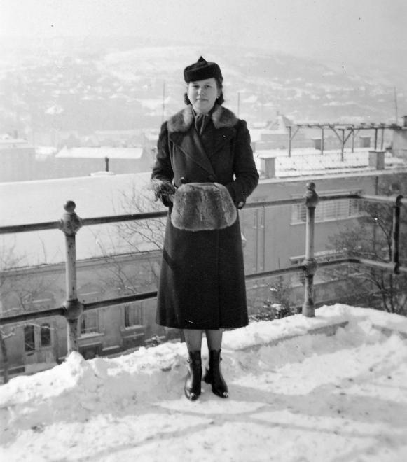 15 magyar utcaidivat-fotó a negyvenes évekből