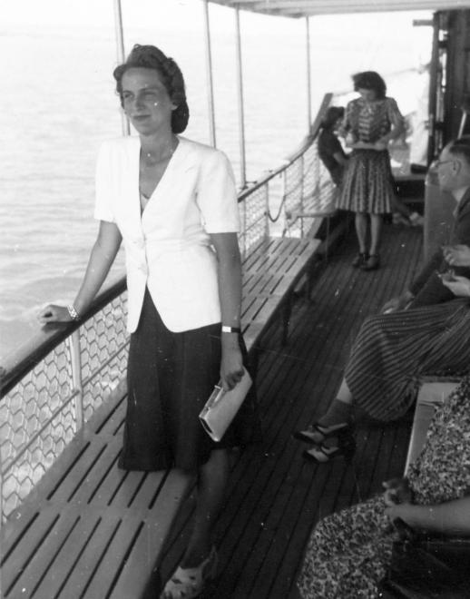 15 magyar utcaidivat-fotó a negyvenes évekből