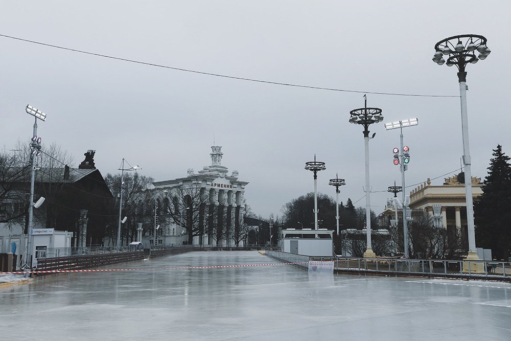 Nézd meg, hogy töltik fel a világ legnagyobb jégpályáját - fotók! 