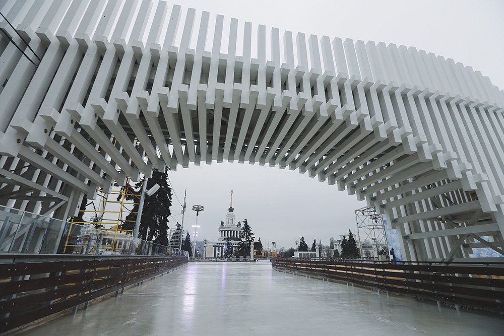 Nézd meg, hogy töltik fel a világ legnagyobb jégpályáját - fotók! 