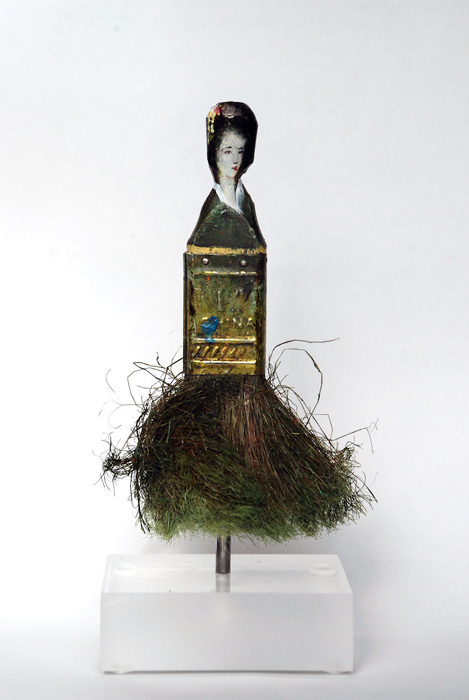 Ecsetek nyelére fest egy művész