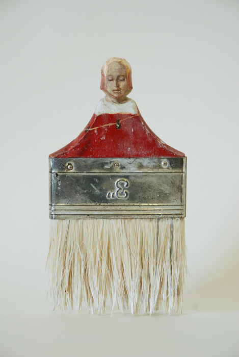 Ecsetek nyelére fest egy művész