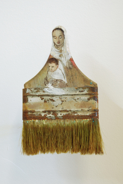 Ecsetek nyelére fest egy művész