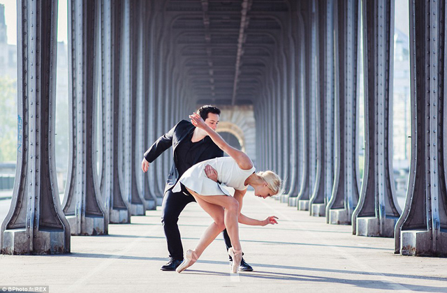 Körbetáncolta  a világot a jegyespár