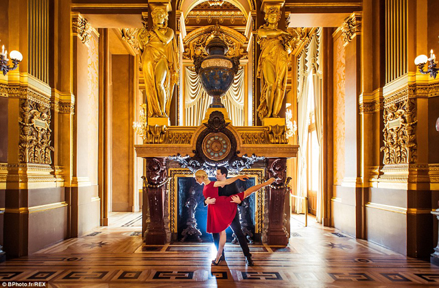 Körbetáncolta  a világot a jegyespár