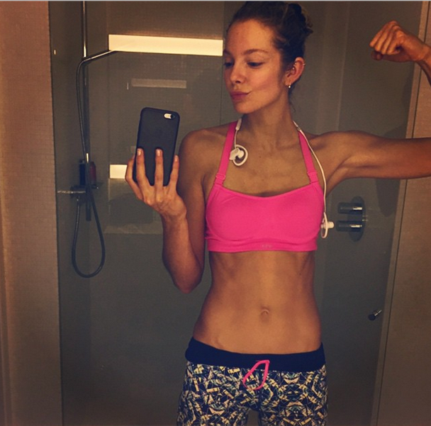 Így vitték be a szexit az edzőterembe a magyar sztárok