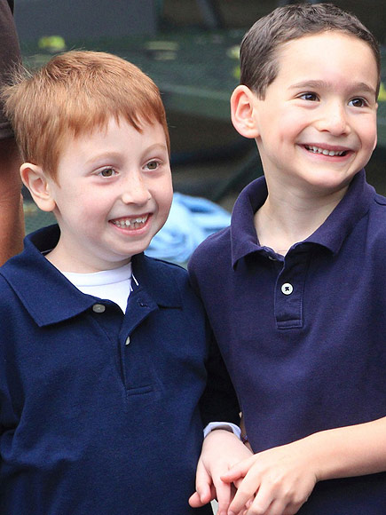 1 millió dollárt gyűjtött a 8 éves kisfiú, hogy meggyógyuljon a barátja