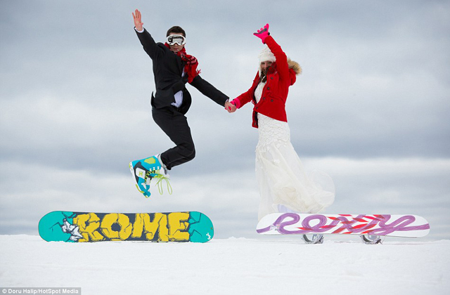 Nyolcszázezres esküvői ruhában snowboardozott a menyasszony