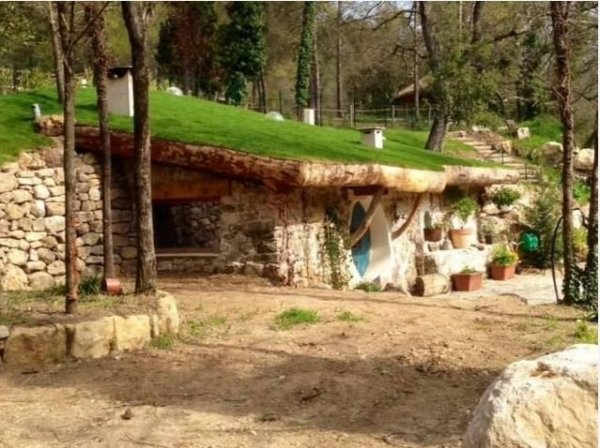 Itt bérelj hobbitkunyhót!