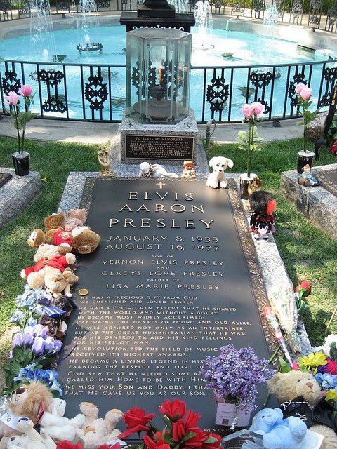 1977 augusztus 16-án, egy újabb turnéra készülve memphisi otthona fürdőszoba padlóján talált rá Ginger