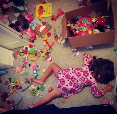 Vicces fotók: amikor pici gyerekek nagyon nagy rendetlenséget csinálnak