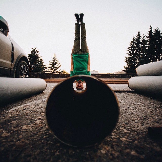 Elképesztő fotókat készít utazásai során magáról egy férfi Elképesztő fotókat készít utazásai során magáról egy férfi