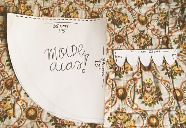 Farsangi jelmez: színes madár varrás nélkül