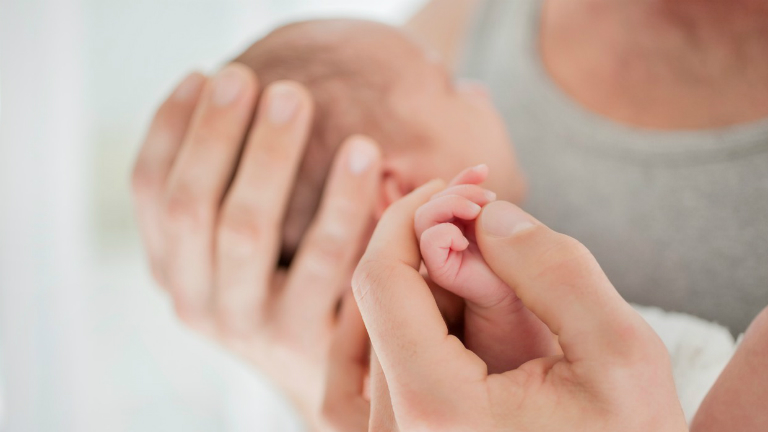 Amikor 1 perc is számít: csecsemő-újraélesztési tanfolyamok országszerte