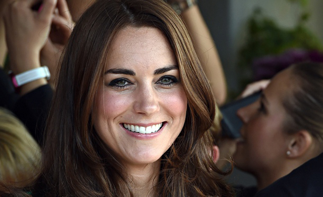 Katalin hercegnének kötelező mosolyognia