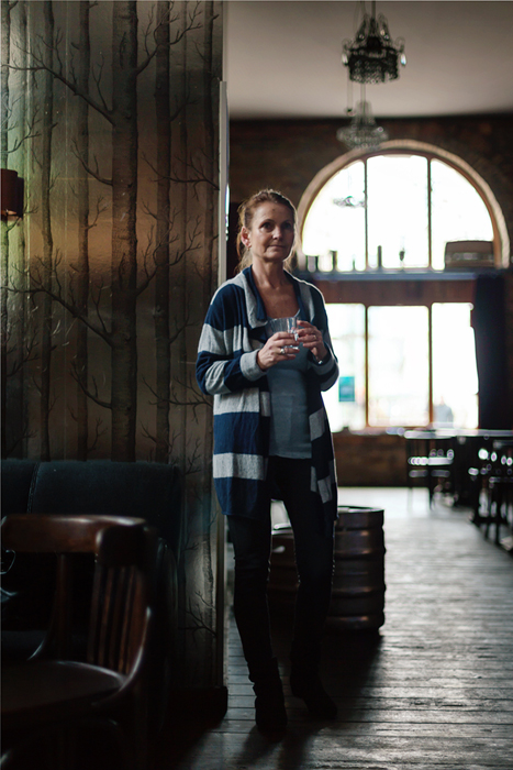 Fenn Wright Manson kardigán, szürke póló – Háda, Marks&Spencer gyapjú nadrág - Angex