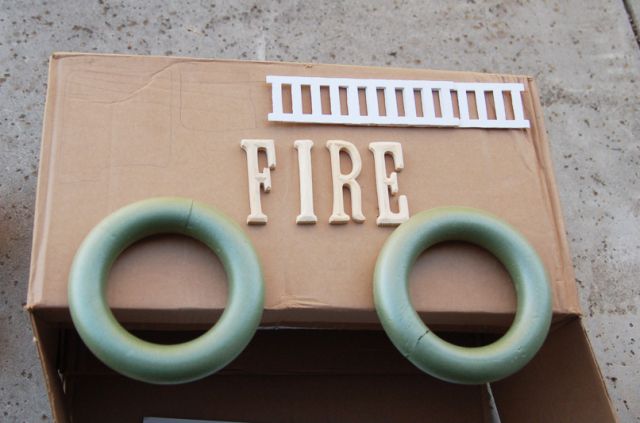 Farsangi jelmez: tűzoltóautó