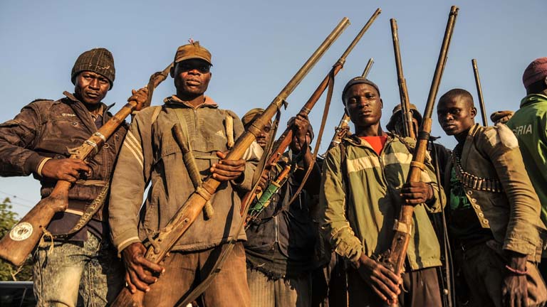 Civil fegyveresek Nigériában készen állnak a harcra a Boko Harammal (Fotó: Mohammed Elshamy/Anadolu Agency/Getty Images)