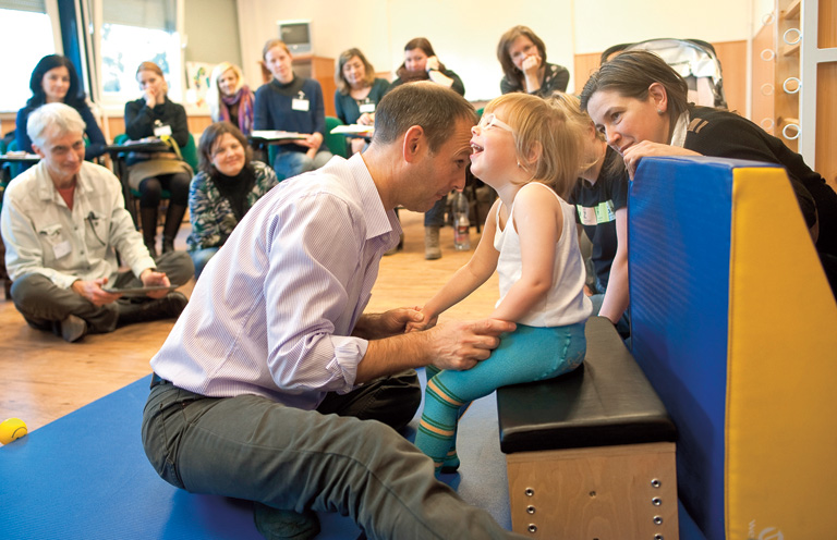 Segítség, ami megkacagtat - itt a mosolygó terápia