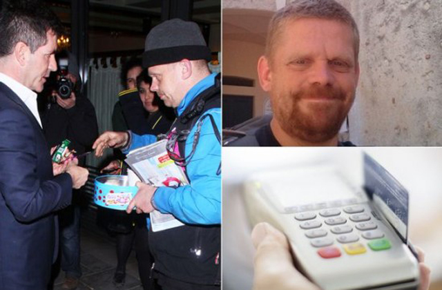 Bankkártya-leolvasót hord magánál a koldus