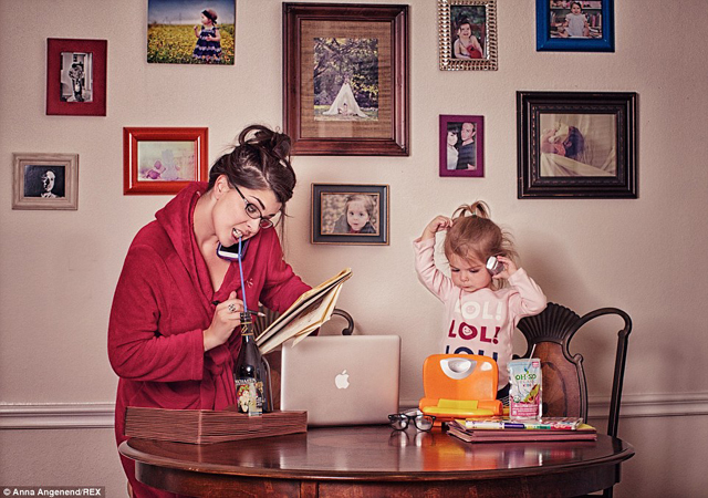 Bájos káosz: ilyen az élet egy kétévessel