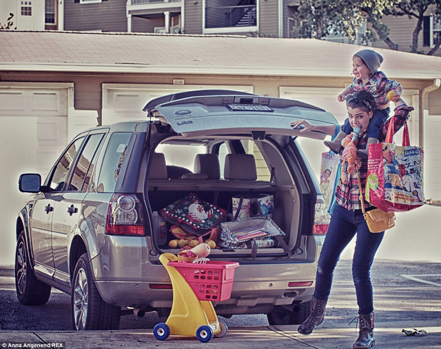 Bájos káosz: ilyen az élet egy kétévessel