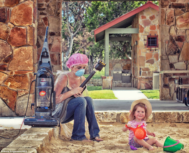 Bájos káosz: ilyen az élet egy kétévessel