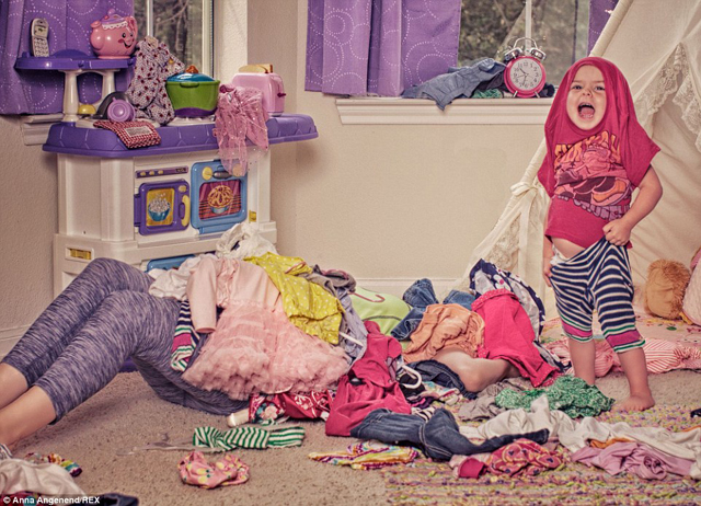 Bájos káosz: ilyen az élet egy kétévessel