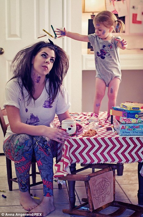 Bájos káosz: ilyen az élet egy kétévessel