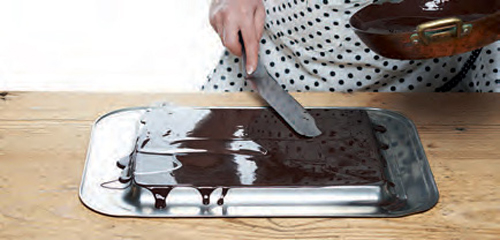 Csokicsigák, tésztavirágok: képes útmutató az édességek díszítéséhez Csokicsigák, tésztavirágok: képes útmutató az édességek díszítéséhez