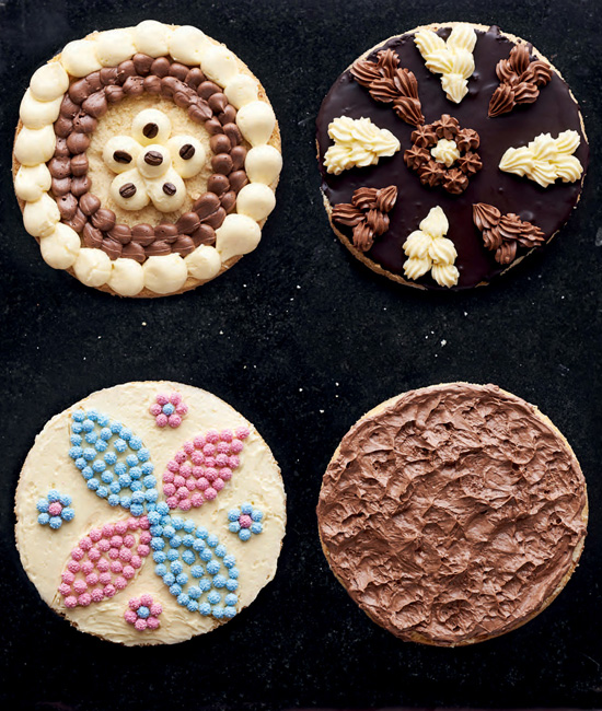 Csokicsigák, tésztavirágok: képes útmutató az édességek díszítéséhez Csokicsigák, tésztavirágok: képes útmutató az édességek díszítéséhez