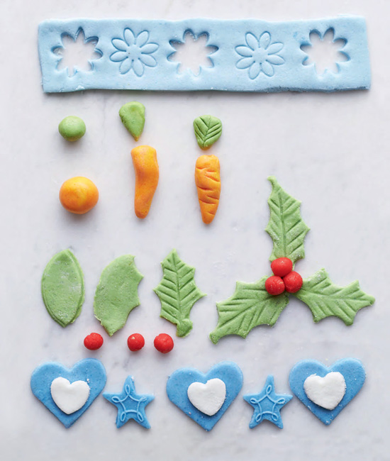 Csokicsigák, tésztavirágok: képes útmutató az édességek díszítéséhez Csokicsigák, tésztavirágok: képes útmutató az édességek díszítéséhez