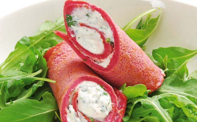 Mit főzzek ma vacsira? Céklás palacsintát kecskesajtkrémmel