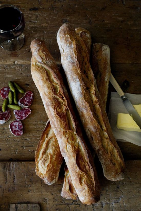 Gyors vacsora: olajbogyós fűszervajjal töltött bagett Gyors vacsora: olajbogyós fűszervajjal töltött bagett