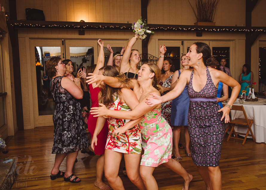 Kié lesz a menyasszony csokra? A legjobb fotók a nagy pillanatról