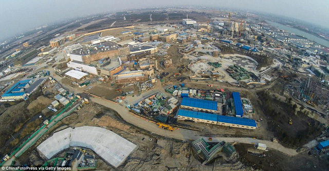 Így épül a legújabb Disneyland - fotók