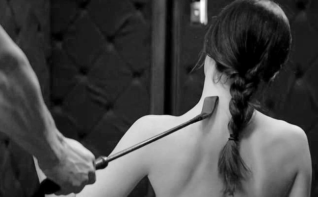 A szürke ötven árnyalata az életben: egy céltudatos nő vagyok, de az ágyban alávetett