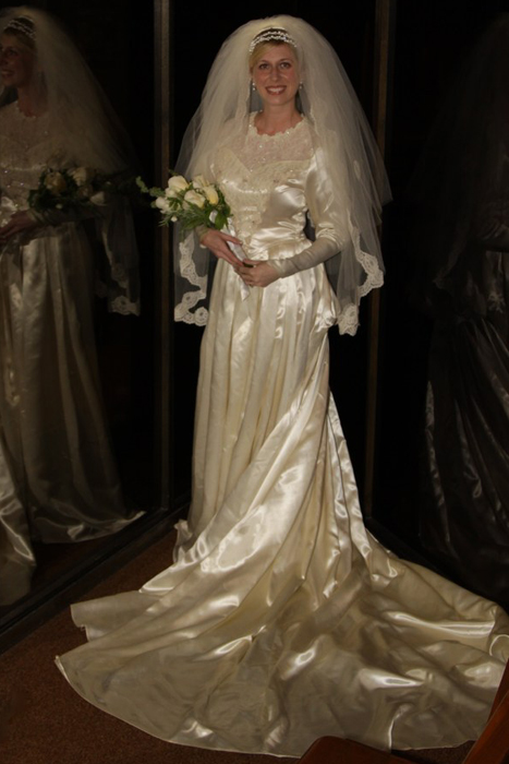 Három generáció ment férjhez ugyanabban a ruhában Három generáció ment férjhez ugyanabban a ruhában