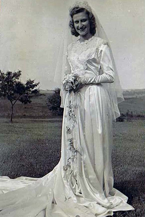 Három generáció ment férjhez ugyanabban a ruhában Három generáció ment férjhez ugyanabban a ruhában