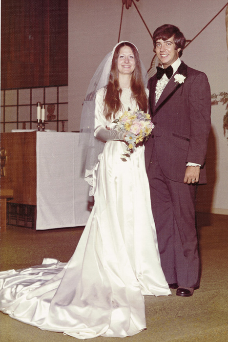 Három generáció ment férjhez ugyanabban a ruhában Három generáció ment férjhez ugyanabban a ruhában