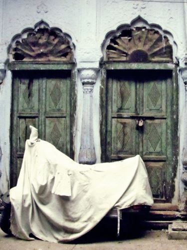 Melyik ajtón mennél be?