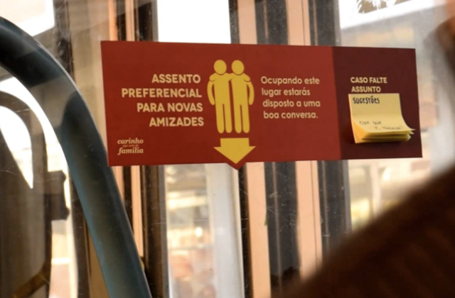 Barátkozóknak alakítottak ki ülőhelyet a buszokon