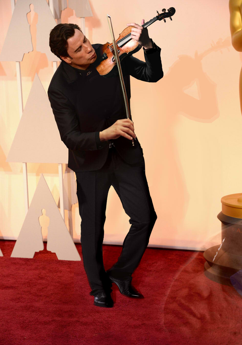 Oscar 2015: John Tavolta bizarr csókja felkorbácsolta a kedélyeket