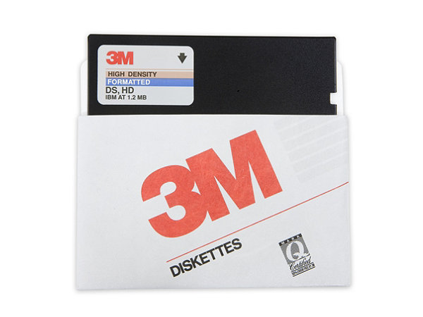 Floppy, Teveclub, Computer Stick - így kezdtek el birtokolni minket a kütyük