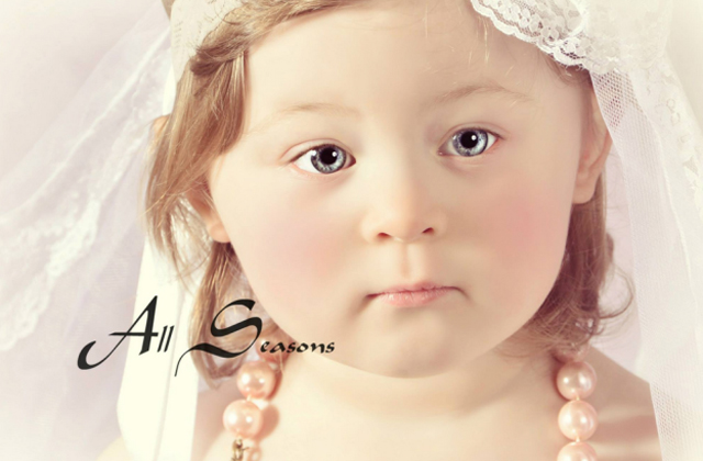 Esküvői fotózást kínálnak kislányoknak