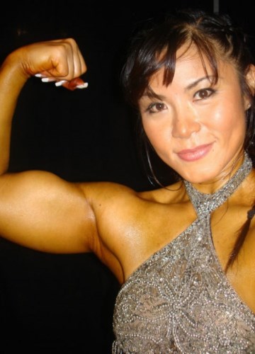 48 évesen még versenyez a testépítő nő