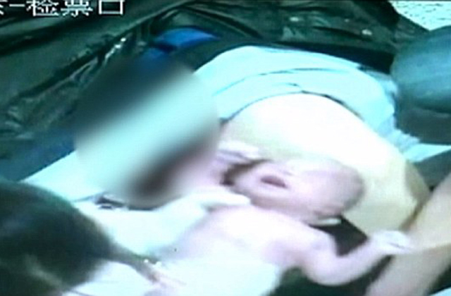 Vasútállomáson szült egy nő